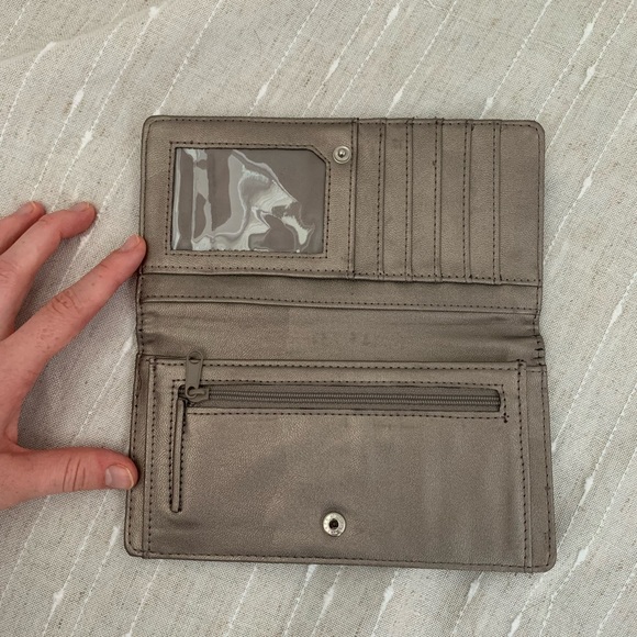 Kenneth Cole Reaction Metallic Bi-Fold Envelope Wallet - Picture 4 of 7